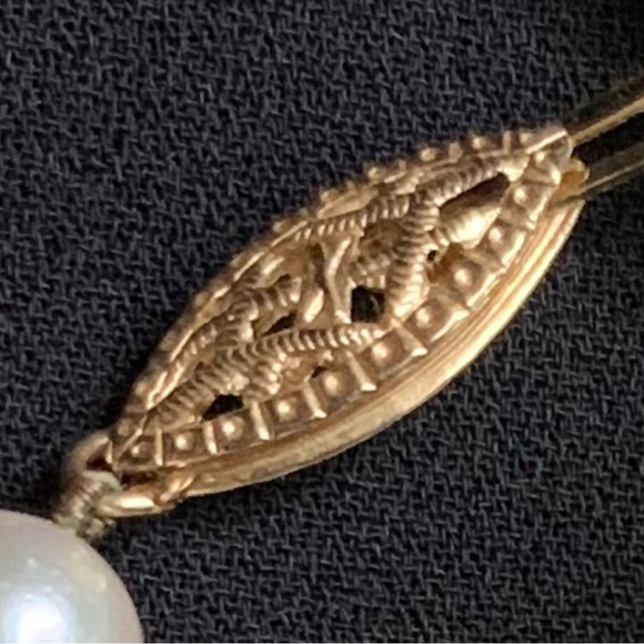 Classic Natural Pearl Necklace with Matching Earring Set - Picture 9 of 11